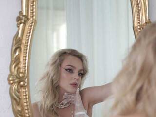 Erotinis vaizdo pokalbis -Arisha-