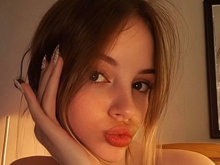 Erotinis vaizdo pokalbis AliceCost