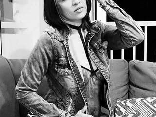 Erotinis vaizdo pokalbis abby-latin