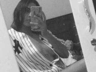 Erotinis vaizdo pokalbis adara-orson