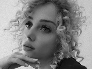 Erotinis vaizdo pokalbis AdeleKya