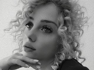 Erotinis vaizdo pokalbis AdeleKya