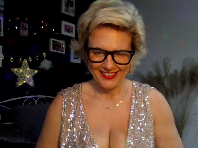 Nuotraukos AdeleMILF69 Anything u want, naked in exclusive chat only, dance and tease in pvt or more just ask :)