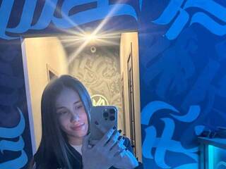 Erotinis vaizdo pokalbis AdelinaKiskina