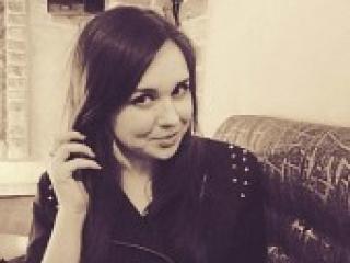 Erotinis vaizdo pokalbis adelinna