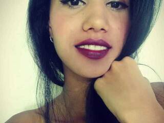 Erotinis vaizdo pokalbis AdelleRouss