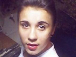 Erotinis vaizdo pokalbis adellia