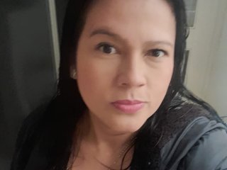 Erotinis vaizdo pokalbis Adriana-Rodriguez