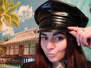 Erotinis vaizdo pokalbis Ajrusha