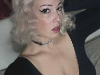 Erotinis vaizdo pokalbis Aladeya