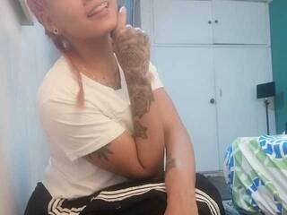 Erotinis vaizdo pokalbis Aleja-10