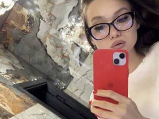 Erotinis vaizdo pokalbis EliVii