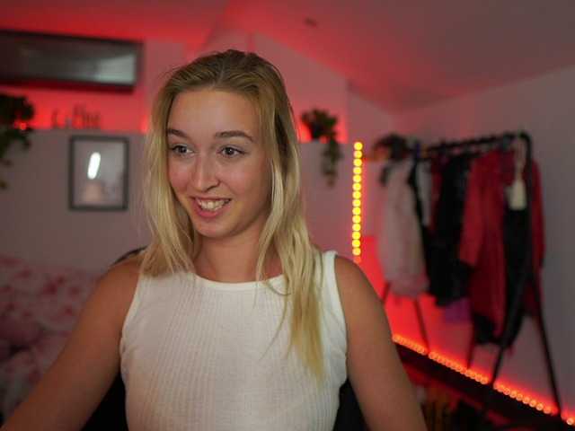 Nuotraukos AlexisTexas18 Hi! I am Alexis 19 yrs old teen, with perfect ass, nice tits and very hot sexy dance moves! Lets have fun with me! Water on my white T-shirt at goal!