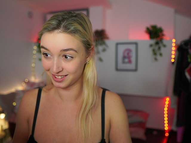 Nuotraukos AlexisTexas18 Hi! I am Alexis 19 yrs old teen, with perfect ass, nice tits and very hot sexy dance moves! Lets have fun with me! Water on my white T-shirt at goal!