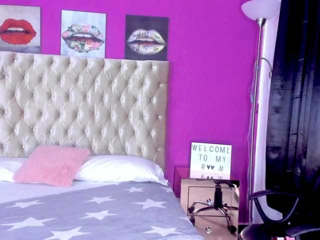 Nuotraukos AliceeTurner hi guys iam new welcomje to my room