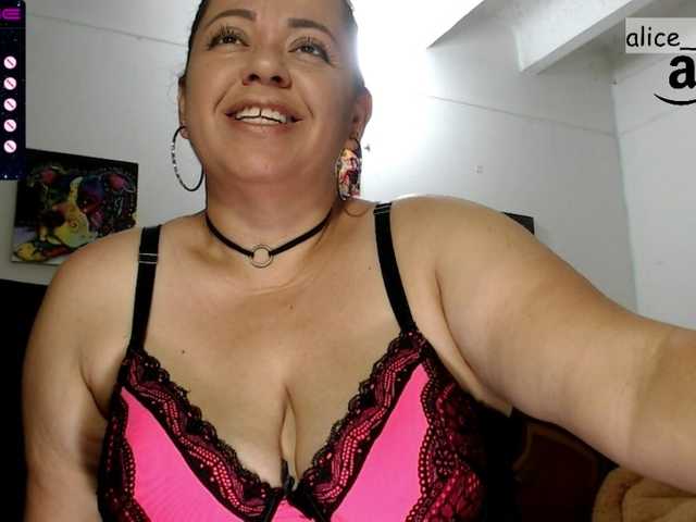 Nuotraukos AliceTess Let's have a great time together, make me feel happy and horny with u tips!! #milf #latina #mature #bigtits