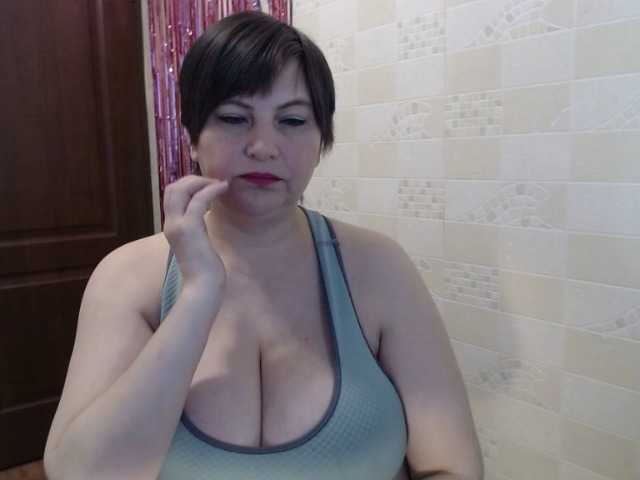 Nuotraukos AlinaGold squirt lovense from 5 tokens