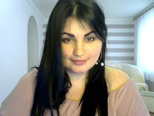 Nuotraukos AlinaVesko I am non nude =)I DO NOT MAKE SHOWS IN MY ROOM IS CHAT ONLY