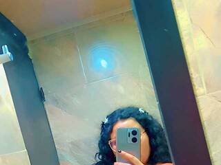 Erotinis vaizdo pokalbis alis281