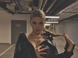 Erotinis vaizdo pokalbis AlisaSimks