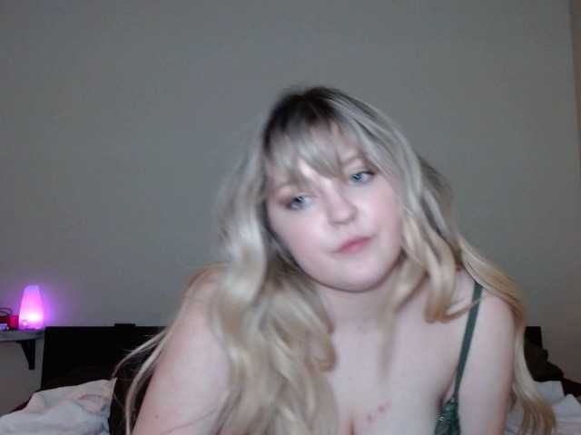 Nuotraukos AlisaSnow Who wants this YOUNG SLUT to call them DADDY! 5000 cum show!