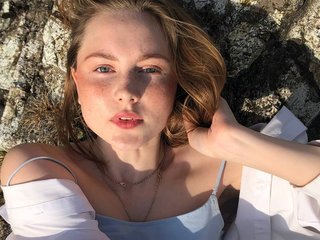 Erotinis vaizdo pokalbis Allatriona