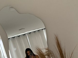 Erotinis vaizdo pokalbis Allisonowens