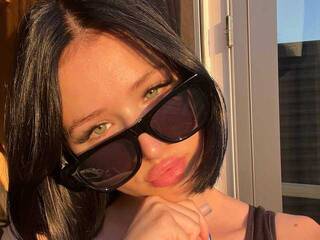 Erotinis vaizdo pokalbis Ally-nin