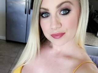 Erotinis vaizdo pokalbis AllyWatts