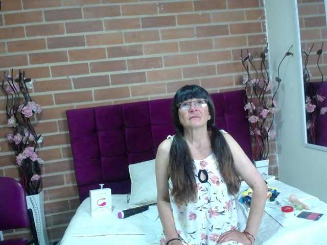 Nuotraukos amanda-mature I'm #mature a little hot, if you have fantasies about older women you can fulfill them with me #hairy #skinny #fingering