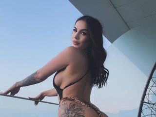 Erotinis vaizdo pokalbis AmiraRoshen