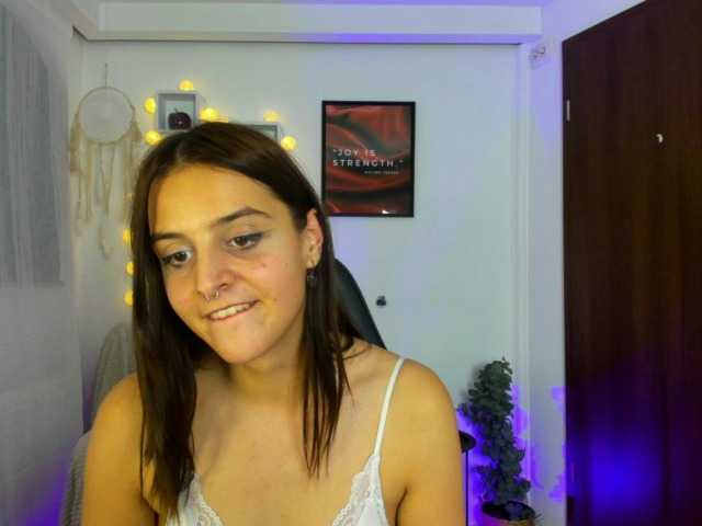 Nuotraukos Amy-Kush Hi !Im a #new and #naughty #teen here. . Join me for some fun