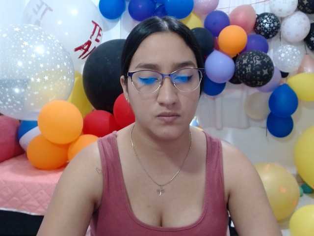 Nuotraukos Andreacute Hello guys welcome to my room, let's play with my balloons, I'm a looner, I have a hairy pussy, #balloons #bush #hairy #control lush or domi