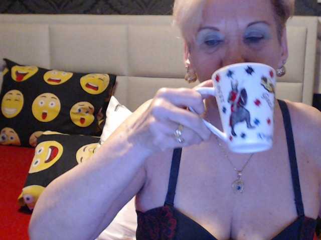 Nuotraukos ANGELGRANNY welcom guys..pm..50 tk..pussy or ass..100..tits or feet..50..let s have fun