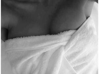 Erotinis vaizdo pokalbis Angie-Delores