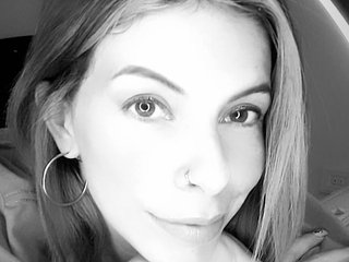 Erotinis vaizdo pokalbis AnthoniaRose