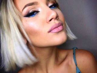 Erotinis vaizdo pokalbis AprilJuicy