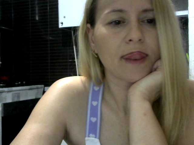 Nuotraukos arianna_92 Hello guys...Welcome to my room!!!​​ lovense is on! @remain naked rub pussy !!!