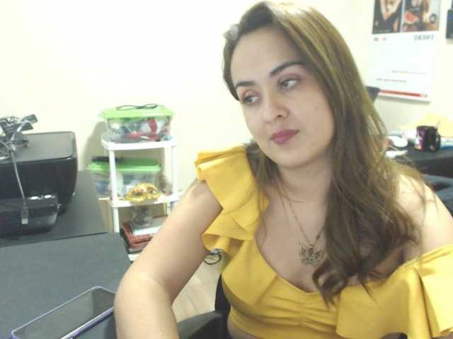 Nuotraukos ArianaMoore I am in the office shh #office #latina #lovense