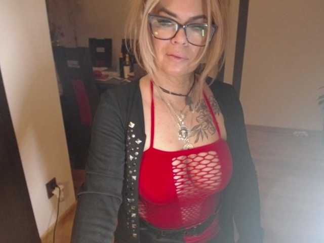 Nuotraukos ArianeSexy Hello! Sexy milf here. TIP ME FOR FOLLOW.