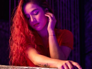 Erotinis vaizdo pokalbis AriBaker