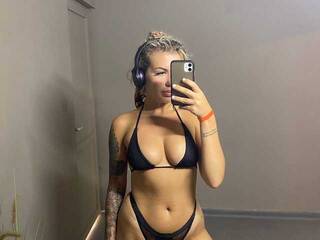 Erotinis vaizdo pokalbis ArielArls