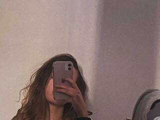 Erotinis vaizdo pokalbis AriellaFerr00