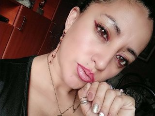 Erotinis vaizdo pokalbis Aries-arial