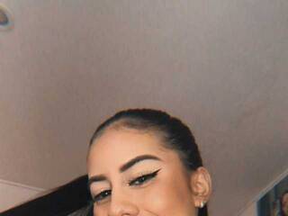 Erotinis vaizdo pokalbis AriWeet