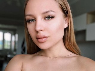 Erotinis vaizdo pokalbis Astii