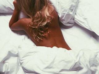 Erotinis vaizdo pokalbis AstridJones