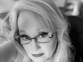 Erotinis vaizdo pokalbis Ava6j74