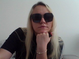 Erotinis vaizdo pokalbis AvaDollz