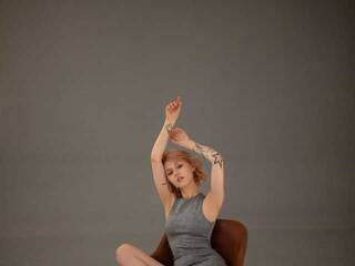 Erotinis vaizdo pokalbis Aylathemoon